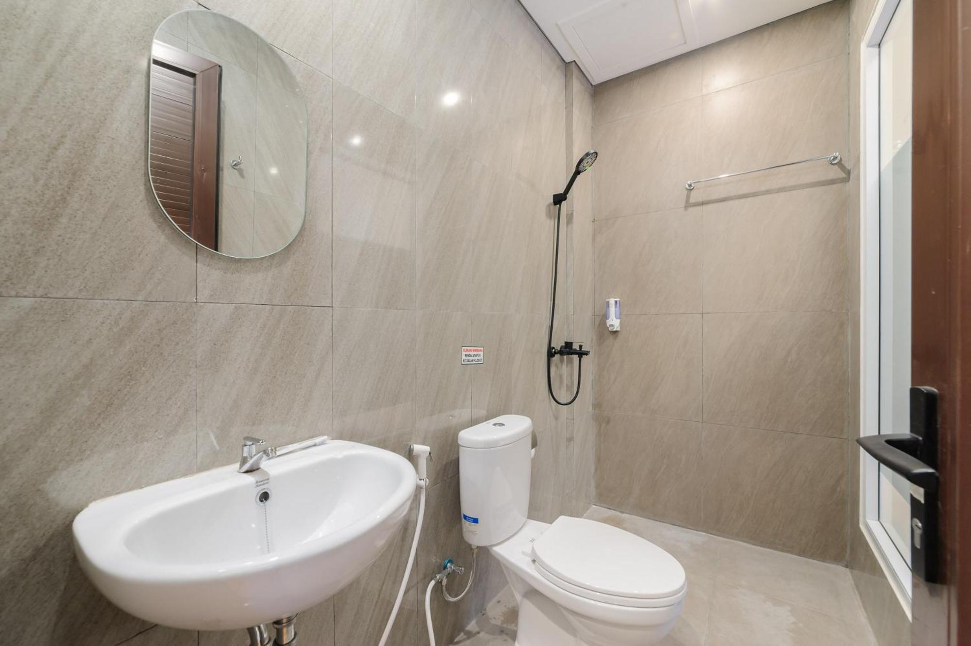 Sans Hotel Tajur Bogor Bantarkamang Экстерьер фото