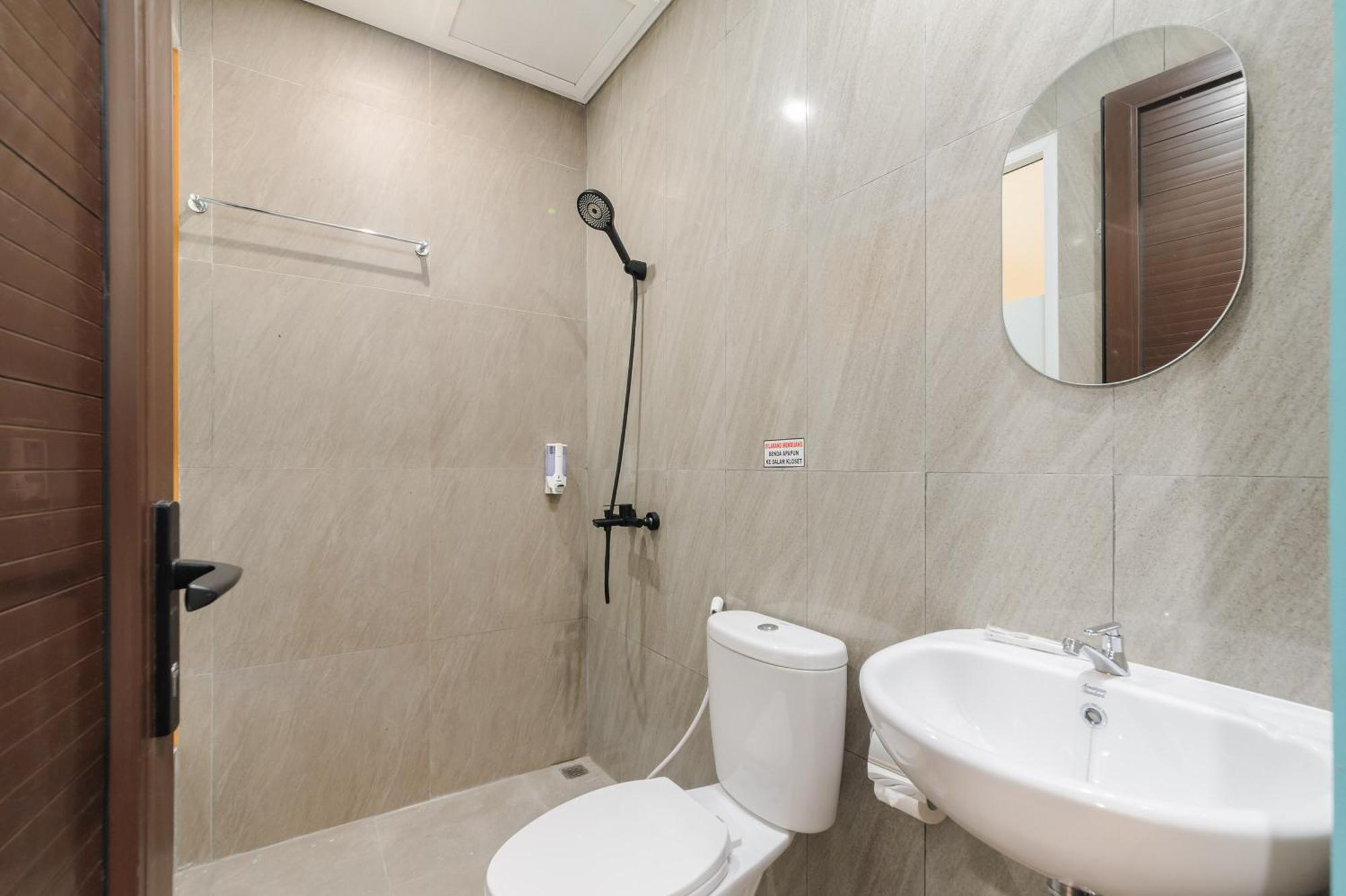 Sans Hotel Tajur Bogor Bantarkamang Экстерьер фото