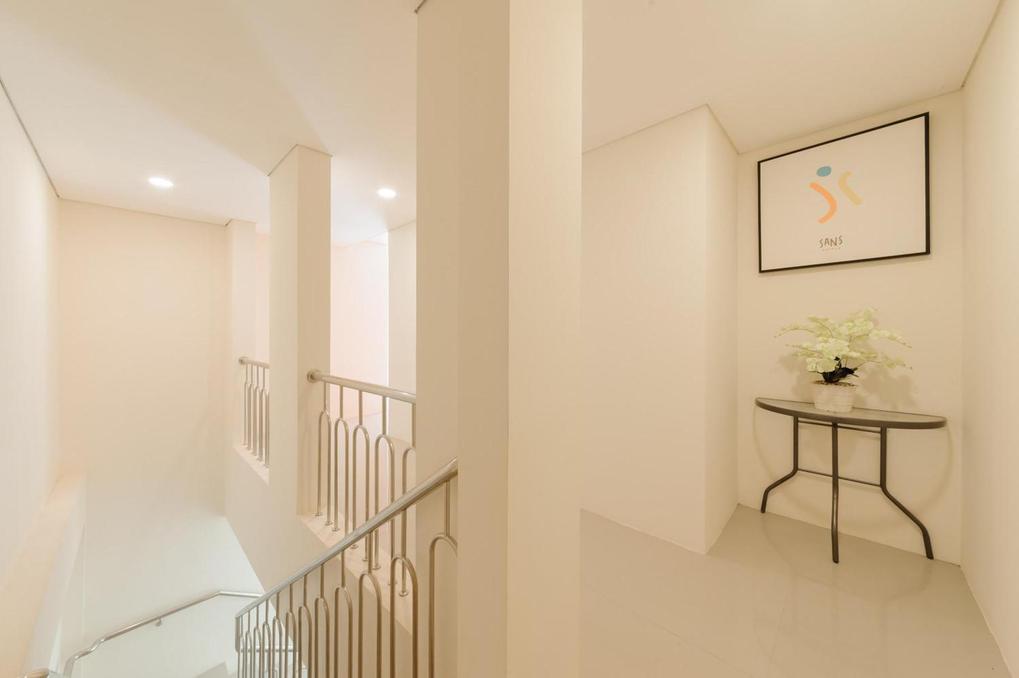 Sans Hotel Tajur Bogor Bantarkamang Экстерьер фото